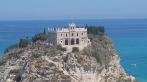 Itinerario costa tirrenica in Calabria: chiesa dell'Isola a Tropea